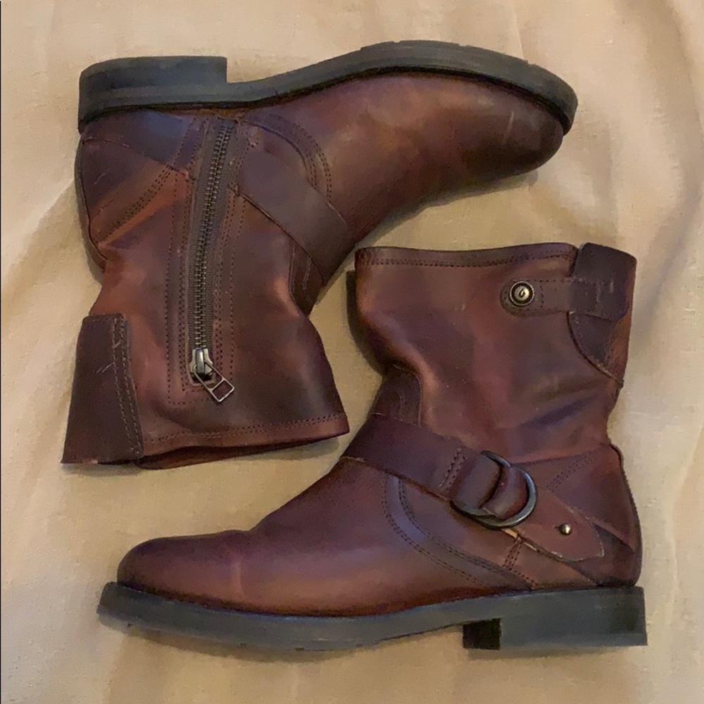 Olukai Boots